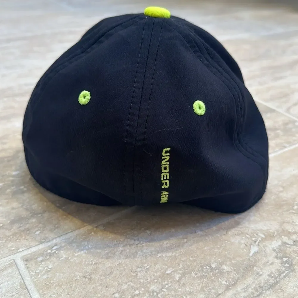Under Armor black baseball cap – size small